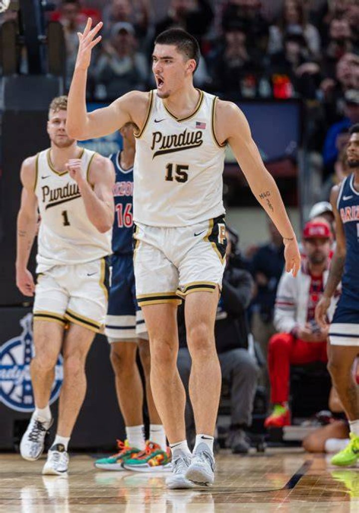 Zach Edey dominant as No. 1 Purdue basketball throttles Michigan State